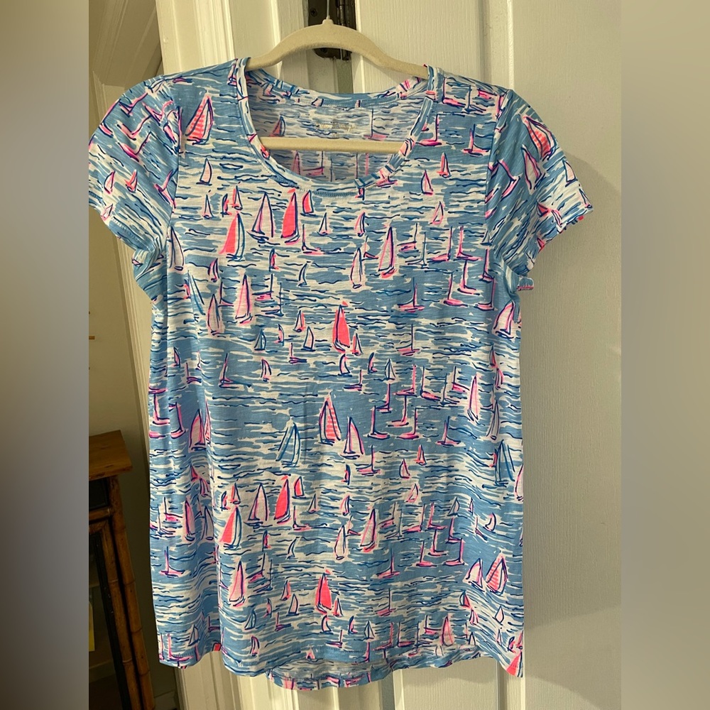 Lilly Pulitzer T-shirt size XSmall. Only worn once.